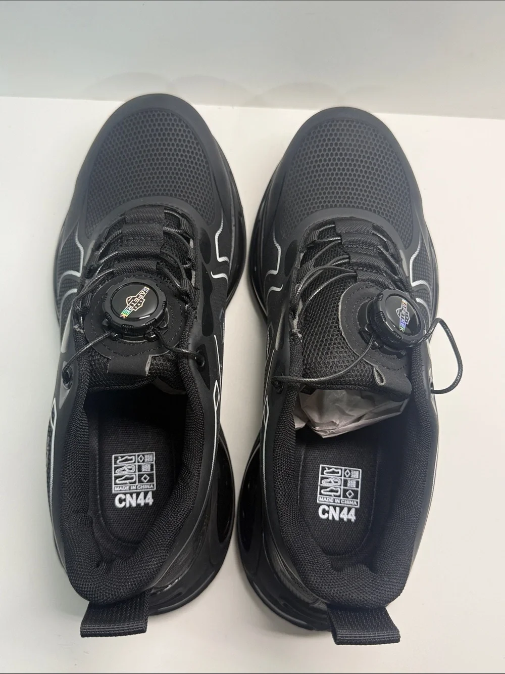 SAFETREK reinforced-toe work shoes.Size 44 It's like a size 11.
